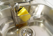 Как быстро почистить забитую раковину без агрессивной химии — лучший метод