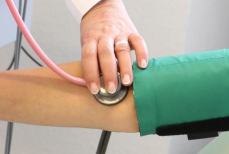 «Инфаркт или инсульт стоят на пороге». Врач предупредил об опасном давлении