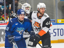 Фоторепортаж с матча КХЛ «Барыс» — «Амур» 1:4