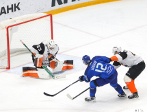 Фоторепортаж с матча КХЛ «Барыс» — «Амур» 1:4