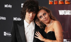 Майли Сайрус представила своего нового возлюбленного. Видео