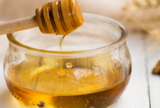 Ученый объяснил, почему нельзя нагревать мед