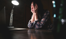 Как помочь себе просыпаться в тёмное время года