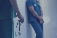 Медсестра хосписа раскрыла, о чём люди жалеют в последние дни жизни