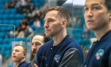 Экс-наставник «Барыса» официально лишился работы в КХЛ