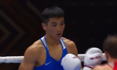 Судьи отдали победу обидчику казаха на ЧМ-2025 по боксу