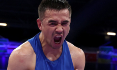 Разгромом закончился первый бой Хасанбоя Дусматова на ЧМ-2025 по боксу