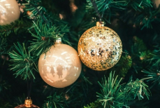 В эти дни лучше не наряжать ёлку — астрологи предупредили об опасности навлечь беду