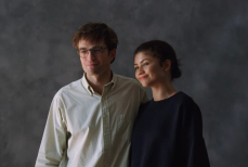 Роберт Паттинсон и Зендея готовятся к грандиозной драме на постере фильма «Драма». Видео