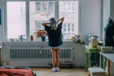 Ученый объяснил, почему зумеры видят мир пугающим