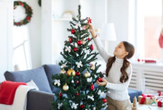 Названы опасные игрушки на елку, которые не стоит покупать