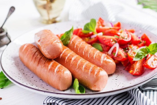 Онколог опубликовал список запрещенных к покупке продуктов