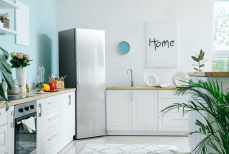 Уборщики рассказали, зачем наносить вазелин на дверцу холодильника