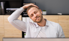 Офисным сотрудникам перечислили лучшие упражнения от боли в спине