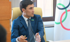 «Выступают россияне». Серик Сапиев прибыл на финал ЧМ-2025 ради Казахстана