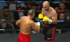 Брутальным нокаутом закончился бой Мурата Гассиева за титул чемпиона мира