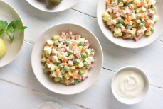 Нутрициолог объяснил, как сделать оливье полезнее