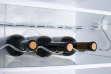 Нужно ли убирать вино в холодильник? Сомелье подсказали, как защитить уже начатый напиток от окисления