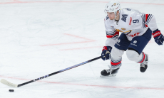 Шайба хоккеиста сборной Казахстана помогла разгромить соперника в КХЛ