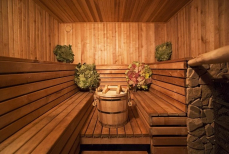 Как поддавать пар в бане, чтобы он был лёгким, а не тяжёлым