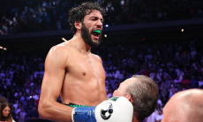 «Сбежавший» от Алимханулы боксёр получил бой за титул чемпиона мира