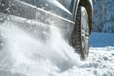 Как действовать в случае пробуксовки колес на снегу