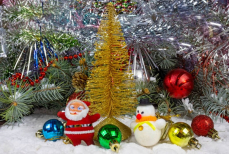 Названы скрытые угрозы новогоднего стола и декора