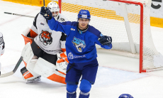 Фоторепортаж с матча КХЛ «Барыс» — «Амур» 1:4