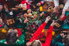 Диетолог рассказала, как сохранить фигуру в период праздничных застолий