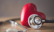 Врач предупредил о рисках «синдрома праздничного сердца»