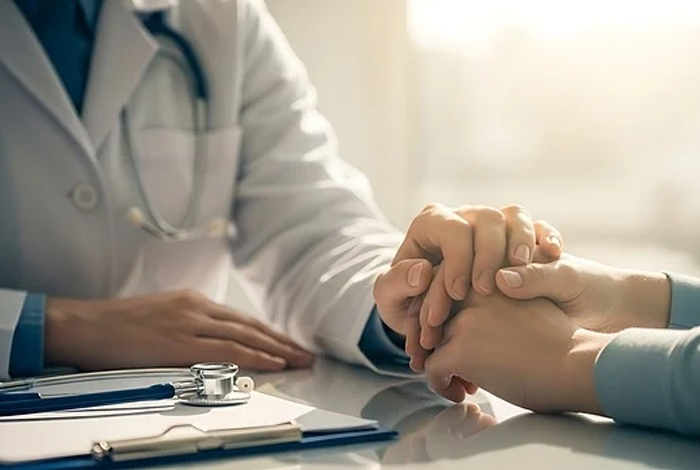 Врач рассказала о похожих на простуду симптомах рака