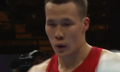 Бой казаха-супертяжа на ЧМ-2025 по боксу привёл к печальному исходу