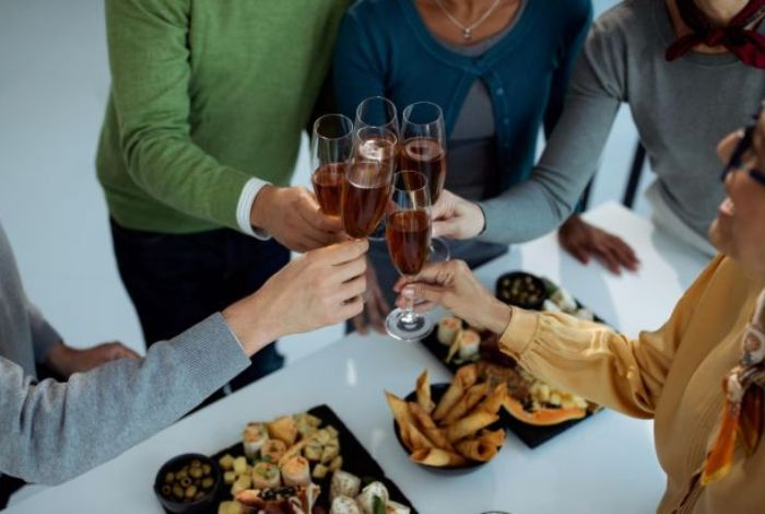 Ошибка номер один, которую делает большинство во время застолья на праздники