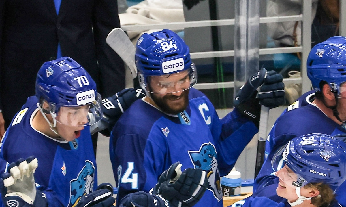 «Как нож в сердце». В России оценили сенсационную победу «Барыса»