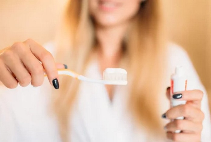 Как справиться с чувствительностью зубов в домашних условиях