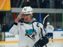 Фоторепортаж с матча КХЛ «Нефтехимик» — «Барыс» 3:2