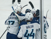 Фоторепортаж с матча КХЛ «Нефтехимик» — «Барыс» 3:2