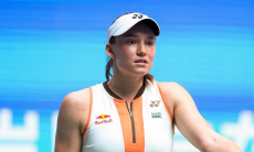 Елена Рыбакина встретилась с главными соперницами по первому турниру в году. Фото