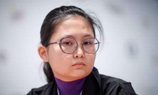 Бибисара Асаубаева показала свой паспорт. Видео