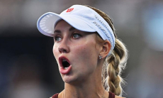 Тремя сетами обернулся матч отказавшихся от флага России теннисисток