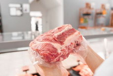 Как выбрать действительно свежее мясо — мясник назвал признаки