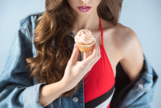 Почему во время магнитных бурь тянет на сладкое