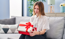 Как реагировать на передаренные подарки?