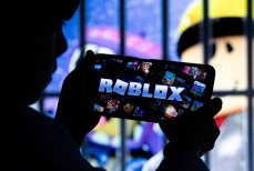 Roblox* ввел обязательную верификацию возраста пользователей по биометрии для доступа к чату
