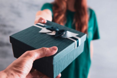 Кому остаются подарки, если отношения закончились