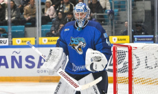 Вратарь «Барыса» сравнил уровень КХЛ с американскими лигами