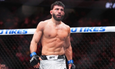 Разгромом обернулся поединок Армана Царукяна в США. Видео