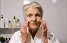 Уход за пожилой кожей в зимний период — рекомендации врача-дерматовенеролога