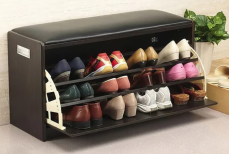 Главная ошибка при хранении обуви, которая портит её дома