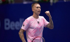 Казахстанский теннисист диким разгромом стартовал на турнире в Португалии